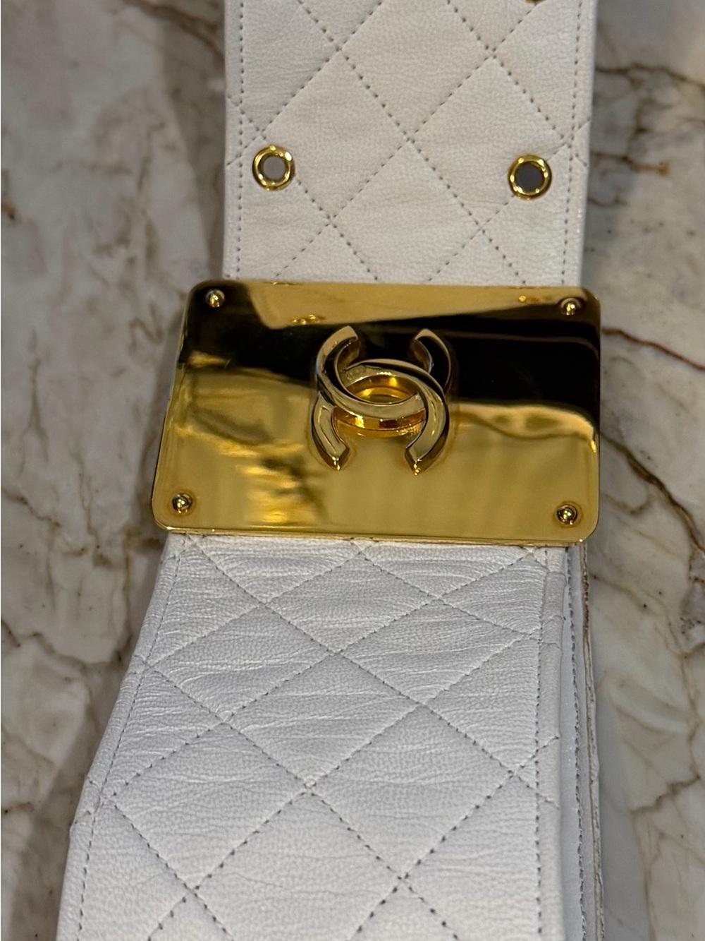 CHANEL White Quilted Leather Waist Belt with Gold CC Plaque - Picture 11 of 17
